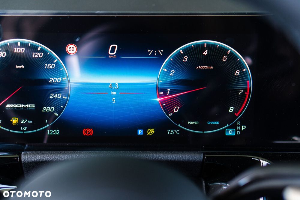 Mercedes-Benz GLA - 12