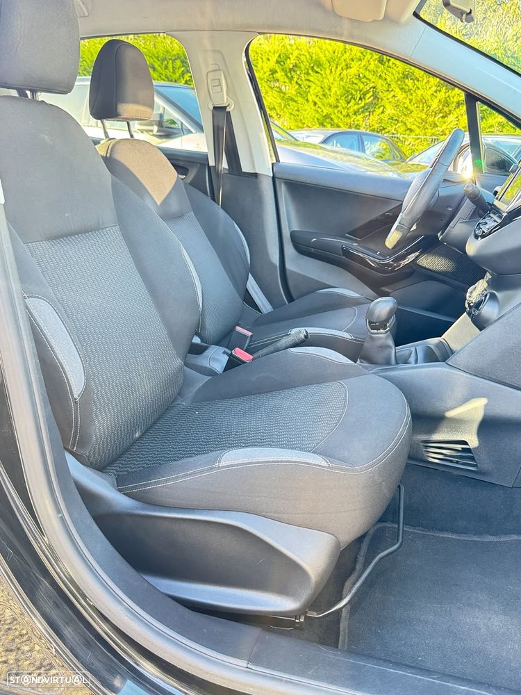 Peugeot 208 - 6