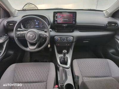 Toyota Yaris - 10