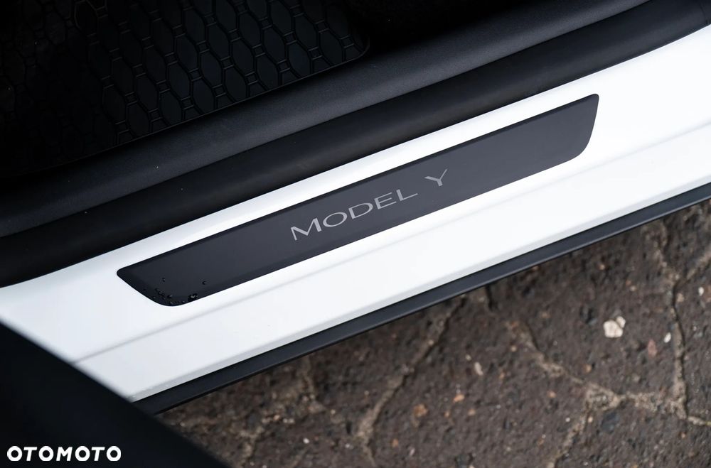 Tesla Y Model RWD - 24