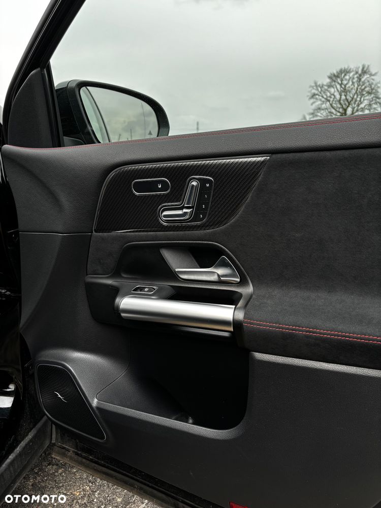 Mercedes-Benz GLA - 17