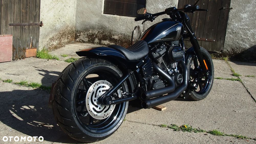 Harley-Davidson Softail Street Bob - 24