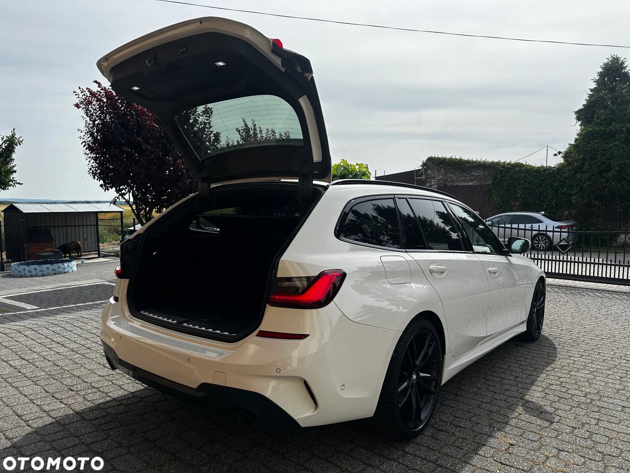 BMW Seria 3 318d Touring Edition M Sport Shadow - 11