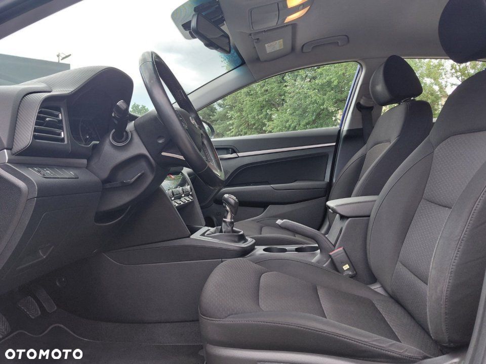 Hyundai Elantra - 9
