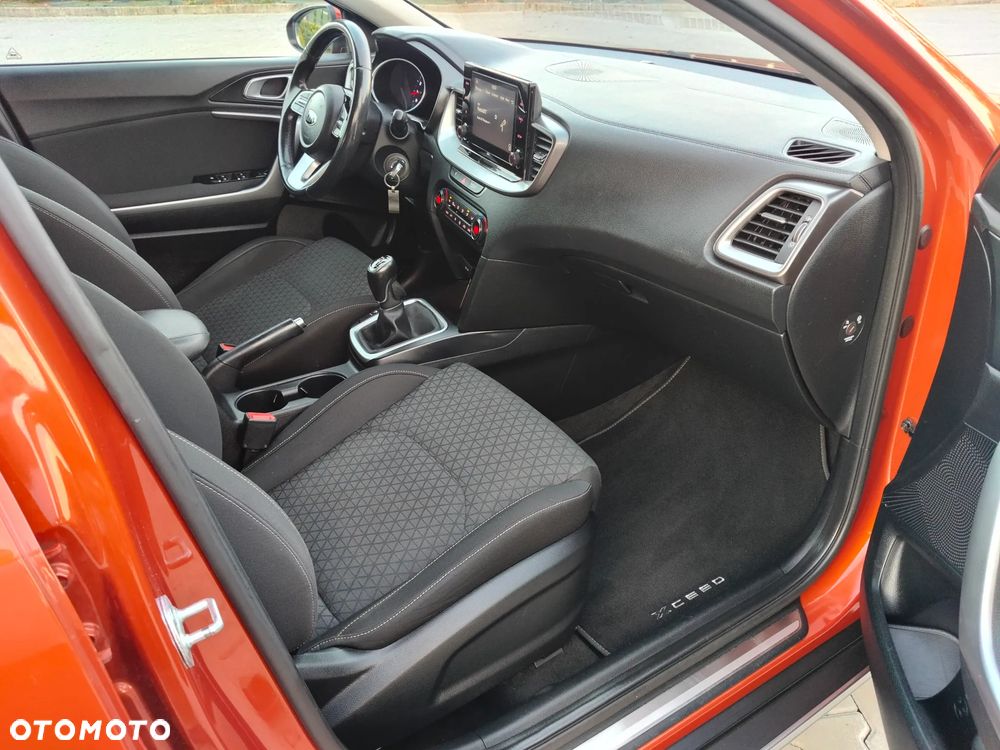 Kia XCeed 1.4 T-GDI M - 25