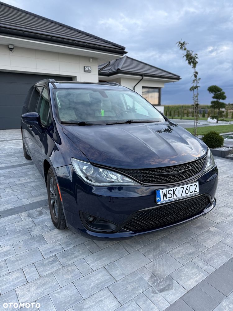 Chrysler Pacifica - 2