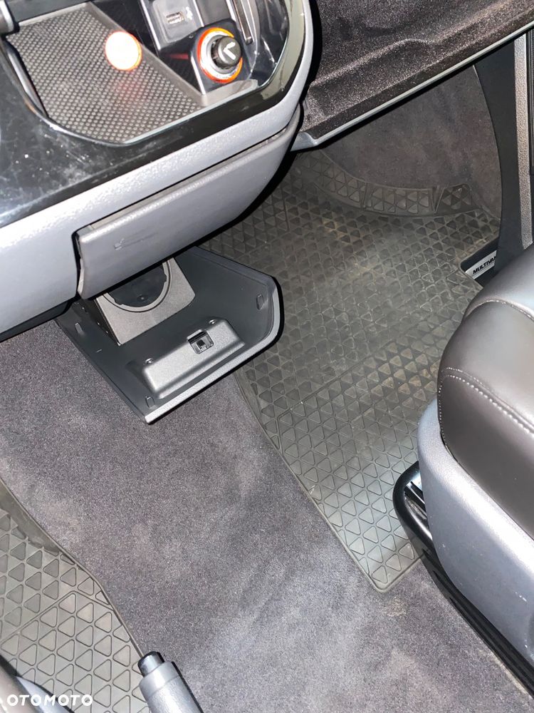 Volkswagen Multivan - 14