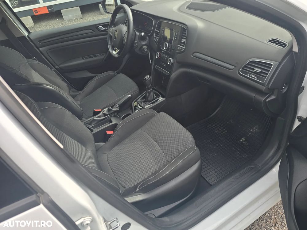 Renault Megane TCE 114 GPF Life - 11