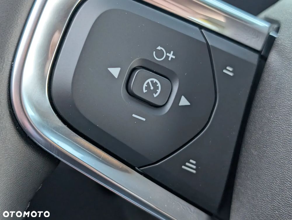 Volvo XC 40 B4 AWD Ultimate Dark - 23