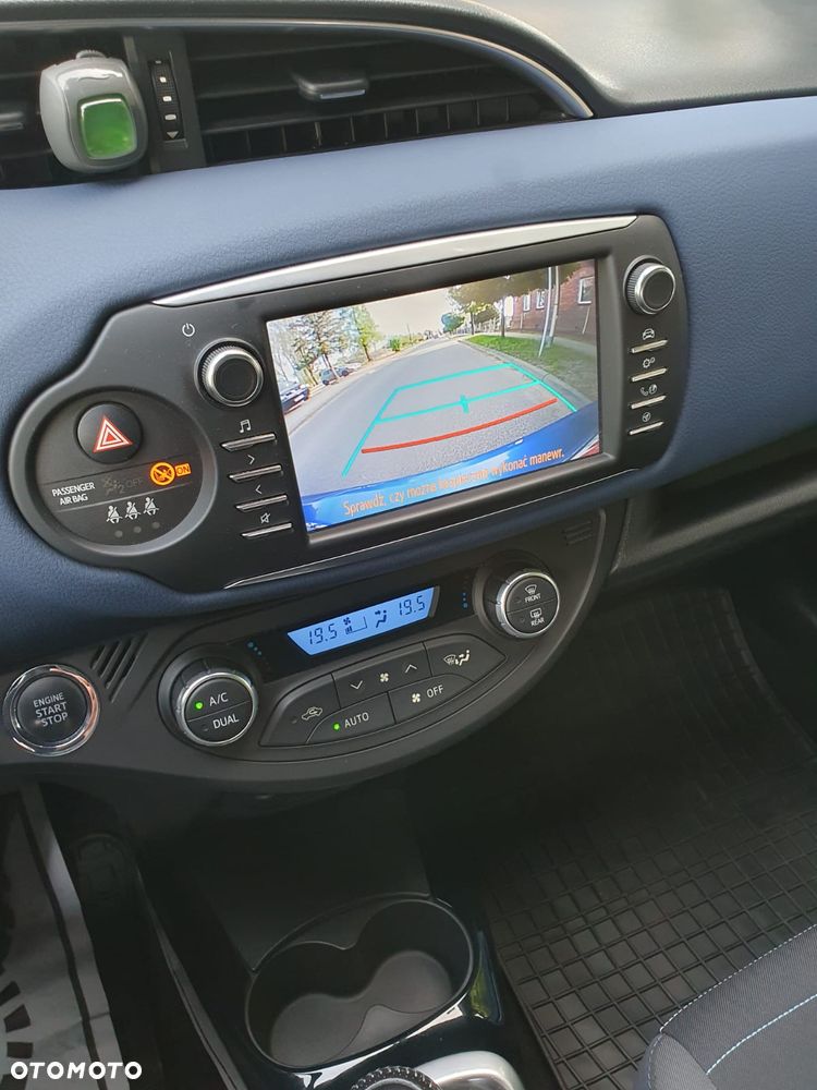 Toyota Yaris 1.5 Premium - 11