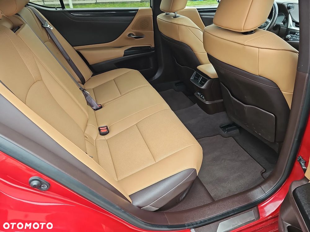 Lexus ES 300h Business Edition - 22