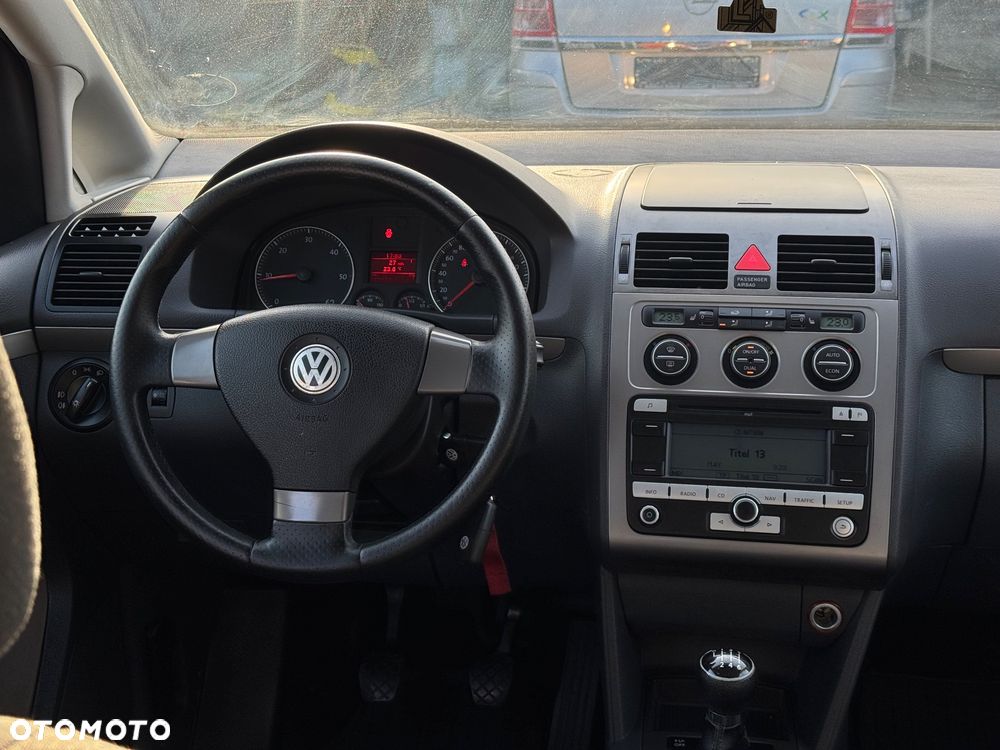 Volkswagen Touran - 26