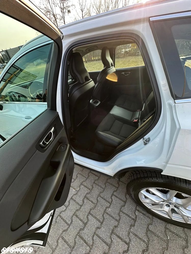 Volvo XC 60 T4 Momentum Pro - 13