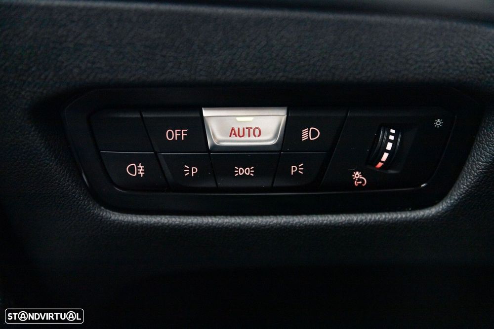 BMW 330 e Pack Desportivo M Auto - 23