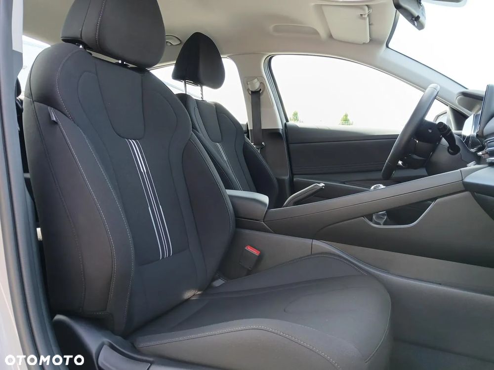 Hyundai Elantra 1.6 Smart - 21