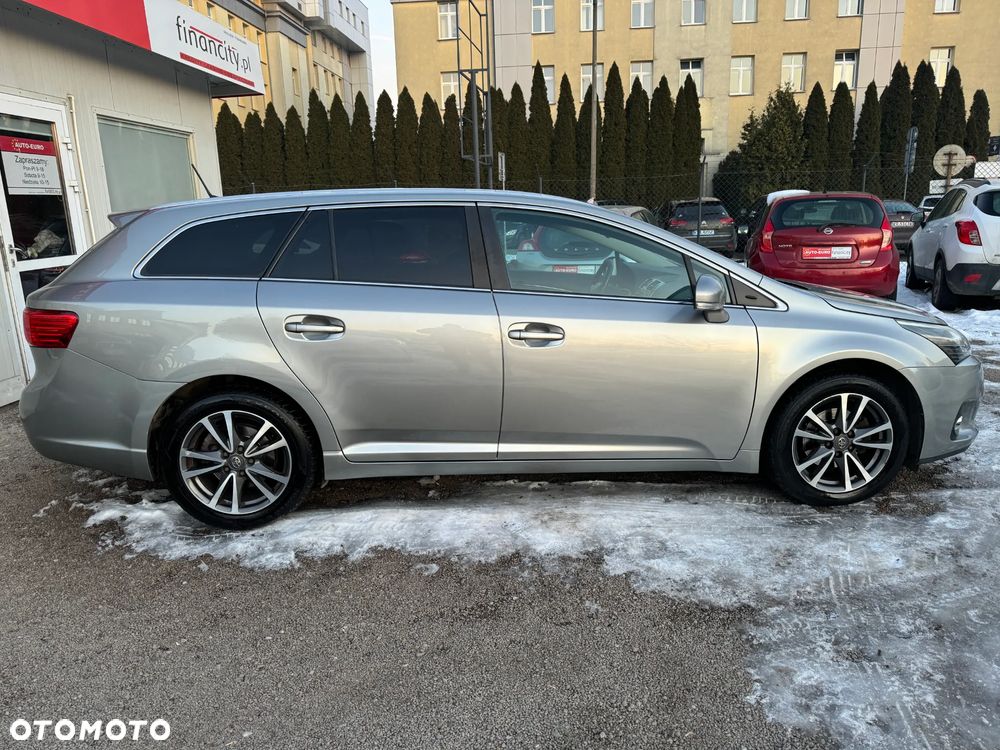 Toyota Avensis 1.6 Comfort - 6