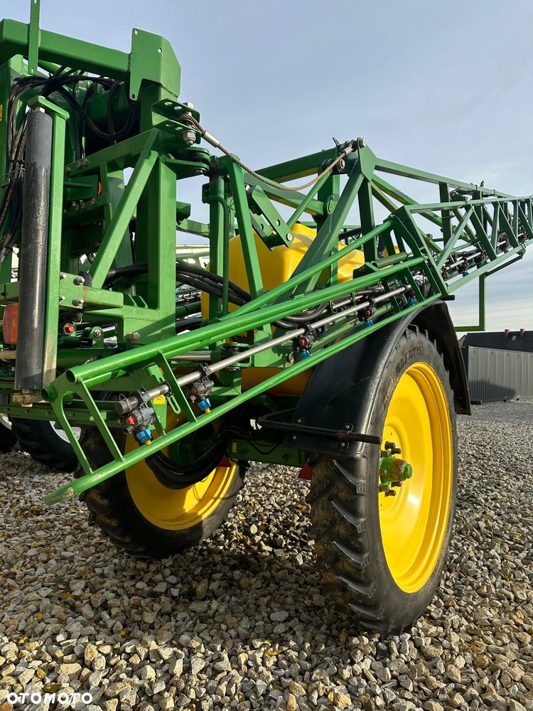 John Deere 824 - 4