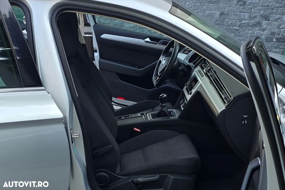 Volkswagen Passat 2.0 TDI Comfortline - 22
