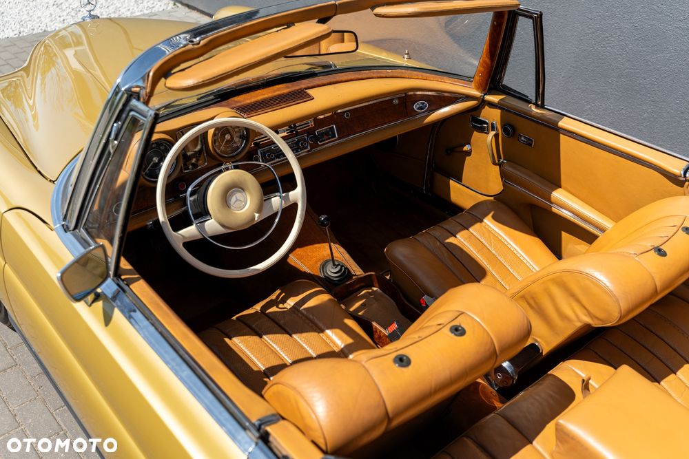 Mercedes-Benz 280 - 34