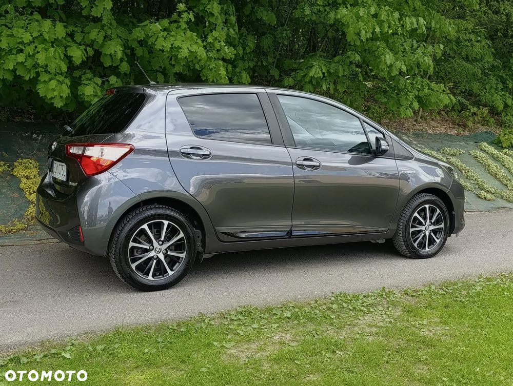 Toyota Yaris Hybrid 100 Premium - 10