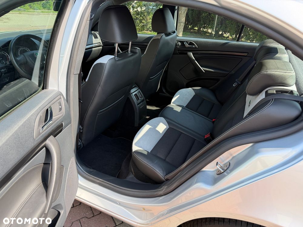 Skoda Octavia 2.0 TSI RS - 26
