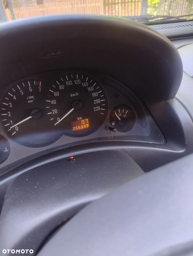 Opel Corsa 1.2 16V Essentia - 11