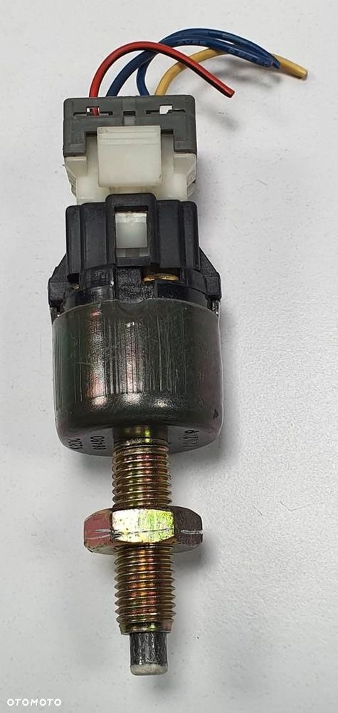 CZUJNIK ŚWIATEŁ STOP STOPU HAMULCA KIA SORENTO K20C-66490 - 1