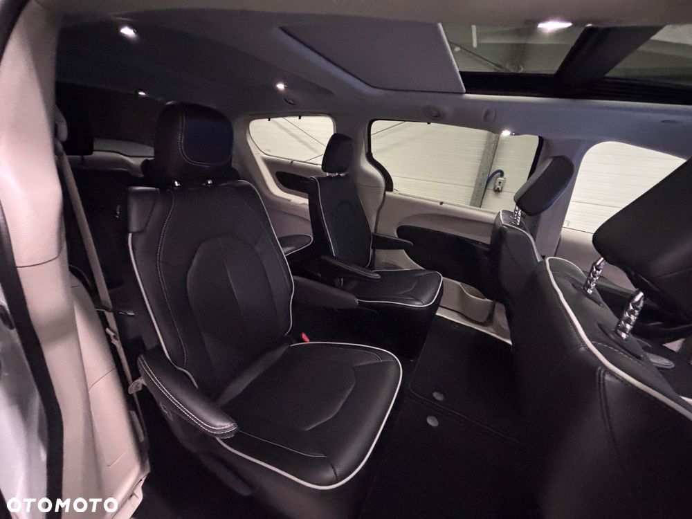 Chrysler Pacifica - 21