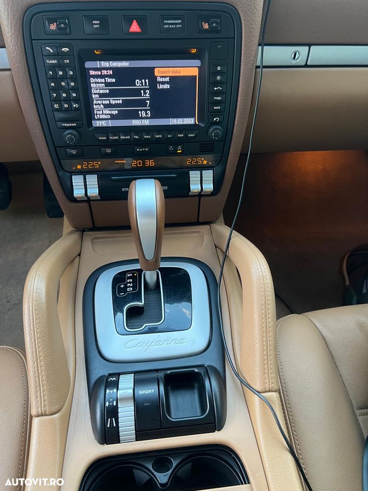 Porsche Cayenne - 7