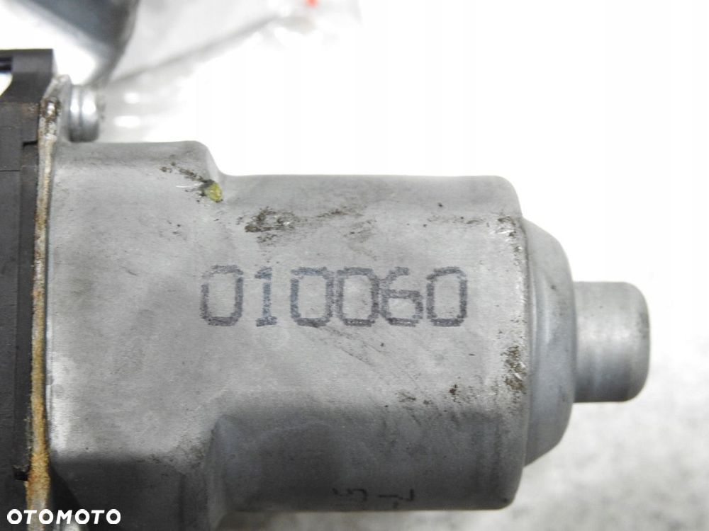MECHANIZM SILNICZEK SZYBY PRAWY TYŁ MITSUBISHI ASX - 7