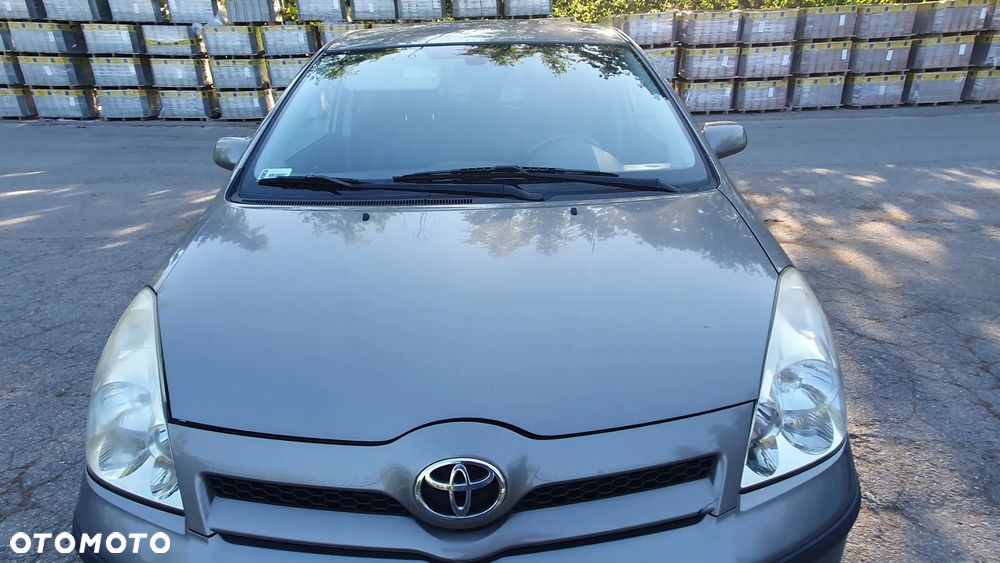 Toyota Corolla Verso - 4