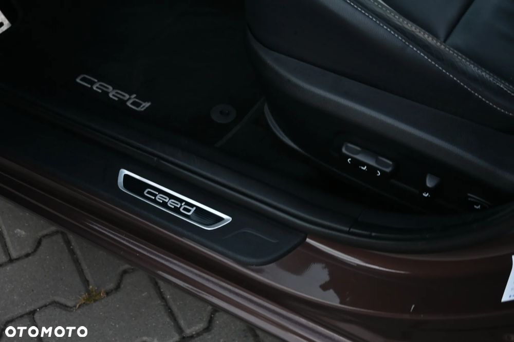 Kia Ceed 1.6 CRDi 128 Platinum Edition - 33