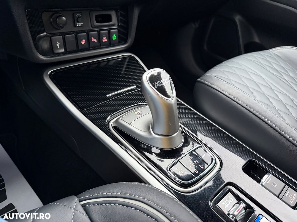 Mitsubishi Outlander - 19