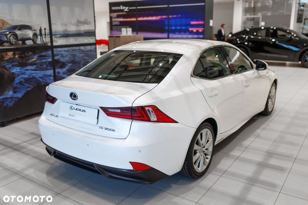 Lexus IS - 12