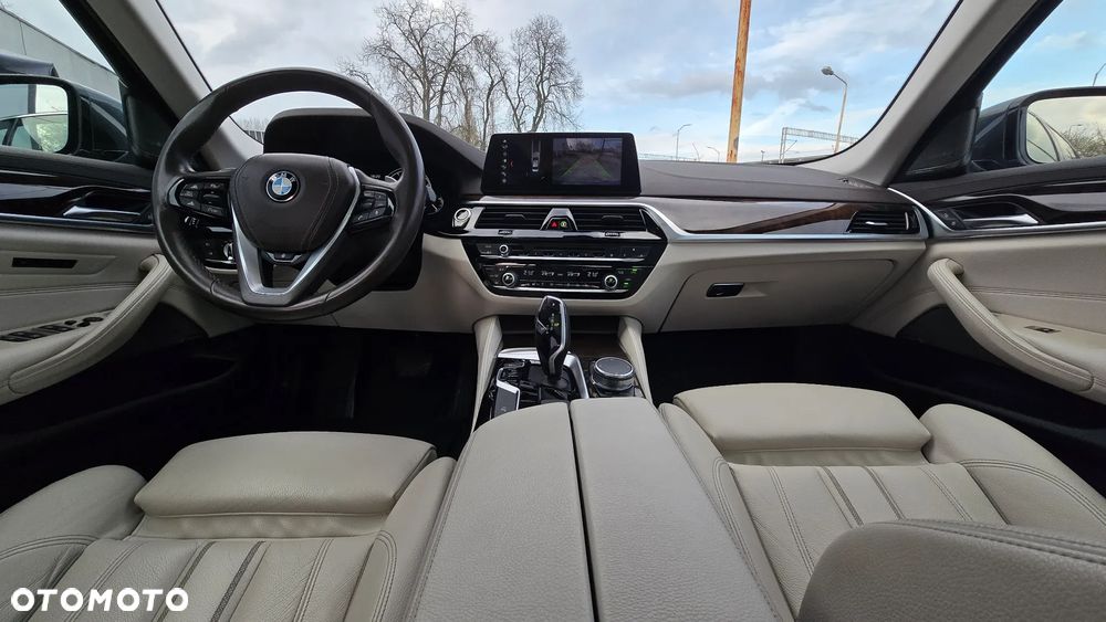 BMW Seria 5 530i Luxury Line - 38