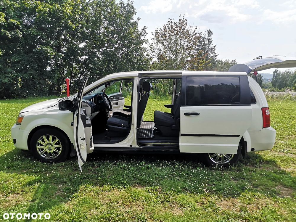 Dodge Caravan - 12