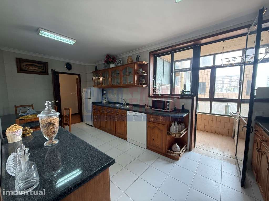 Apartamento T2 com Garagem e Vista Mar - Póvoa de Varzim - Grande imagem: 2/27