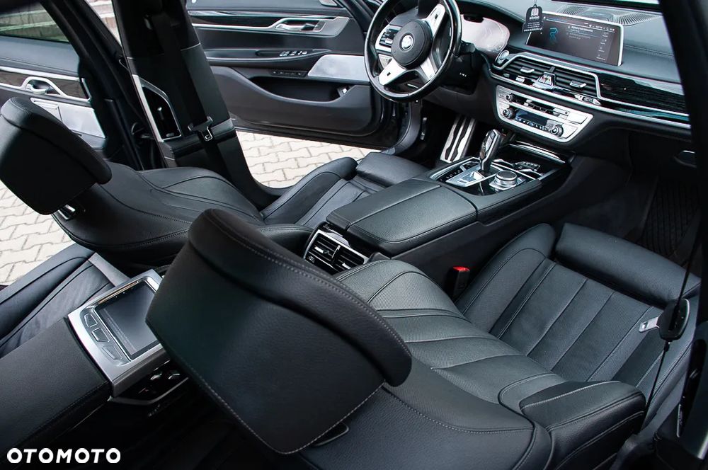 BMW Seria 7 745e - 18
