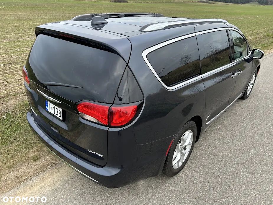 Chrysler Pacifica - 2