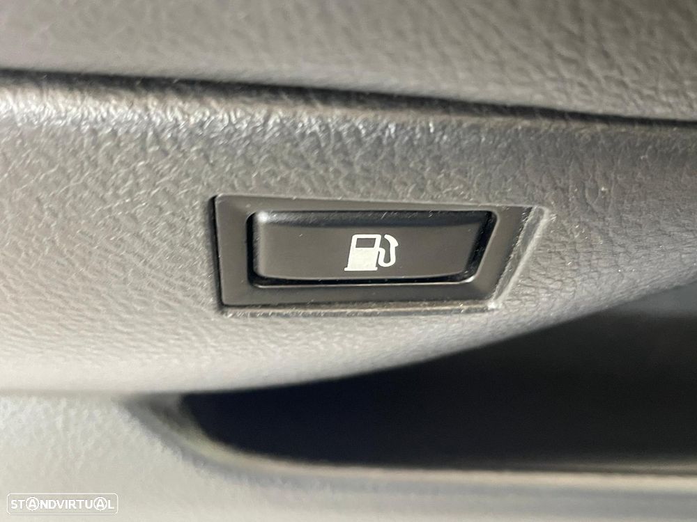 Toyota Avensis SW 2.0 D-4D Executive - 17