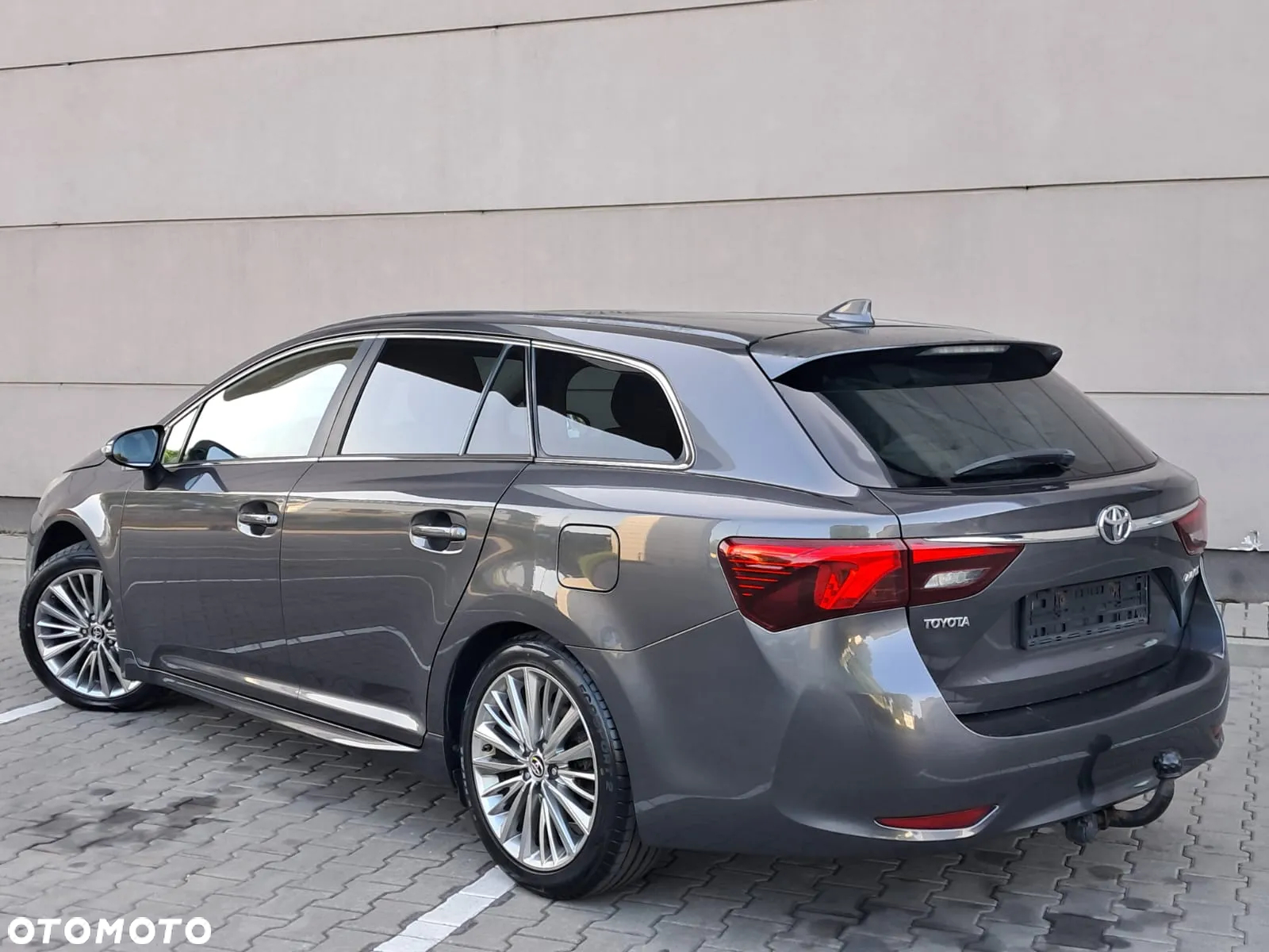 Toyota Avensis Combi 1.8 Business Edition - 9