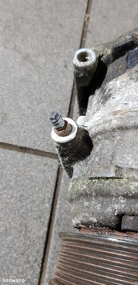 Kia Sorento 2.5 Sprężarka Klimatyzacji - 3