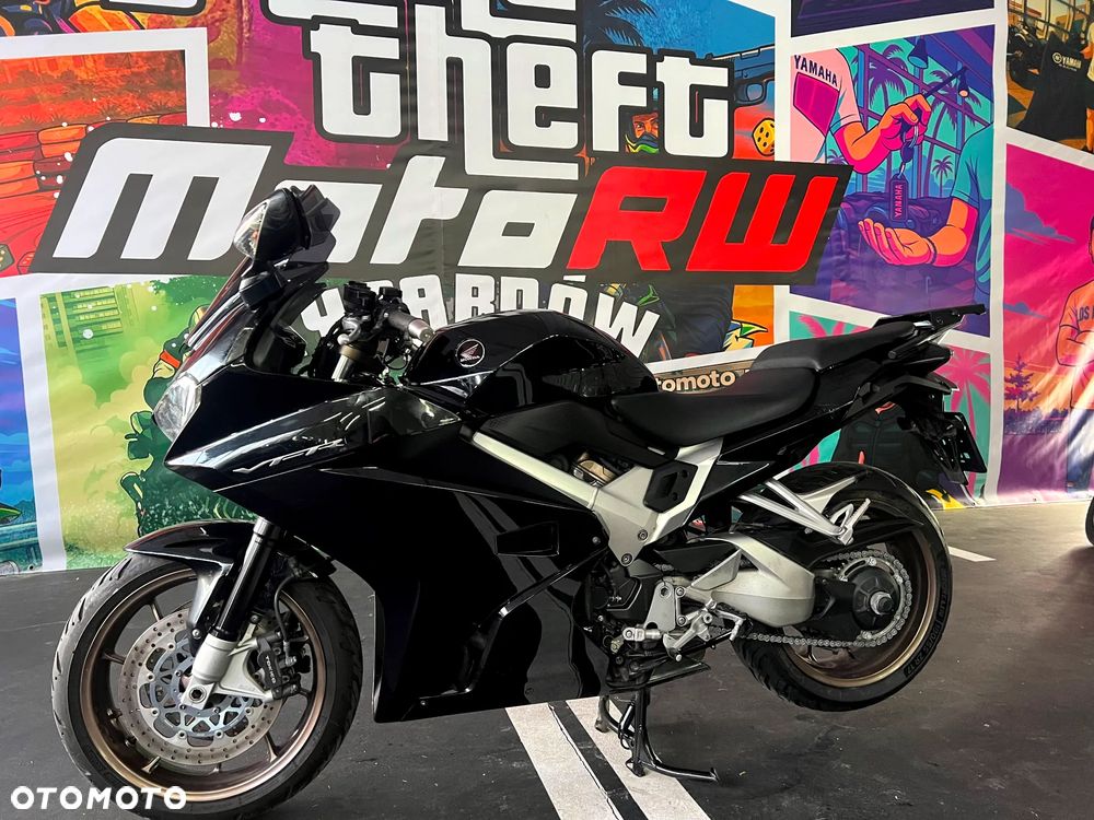 Honda VFR - 4