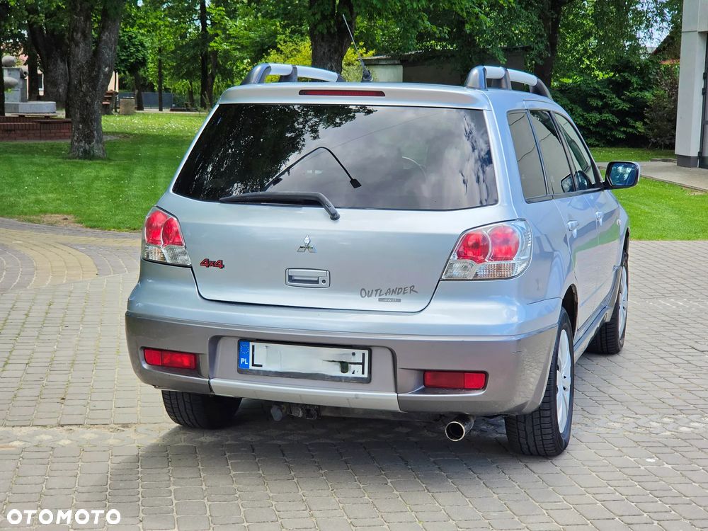 Mitsubishi Outlander 2.4 4WD Intense - 25