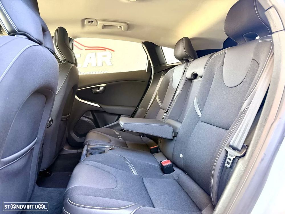 Volvo V40 2.0 D4 Momentum - 9