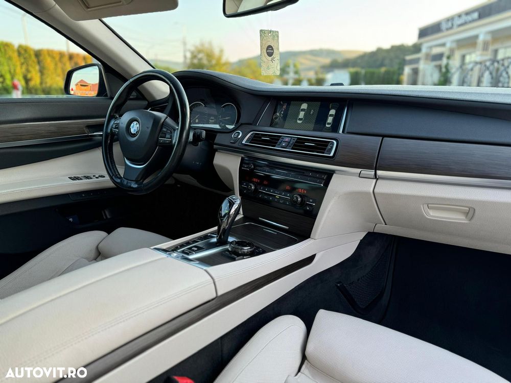 BMW Seria 7 740d xDrive - 26