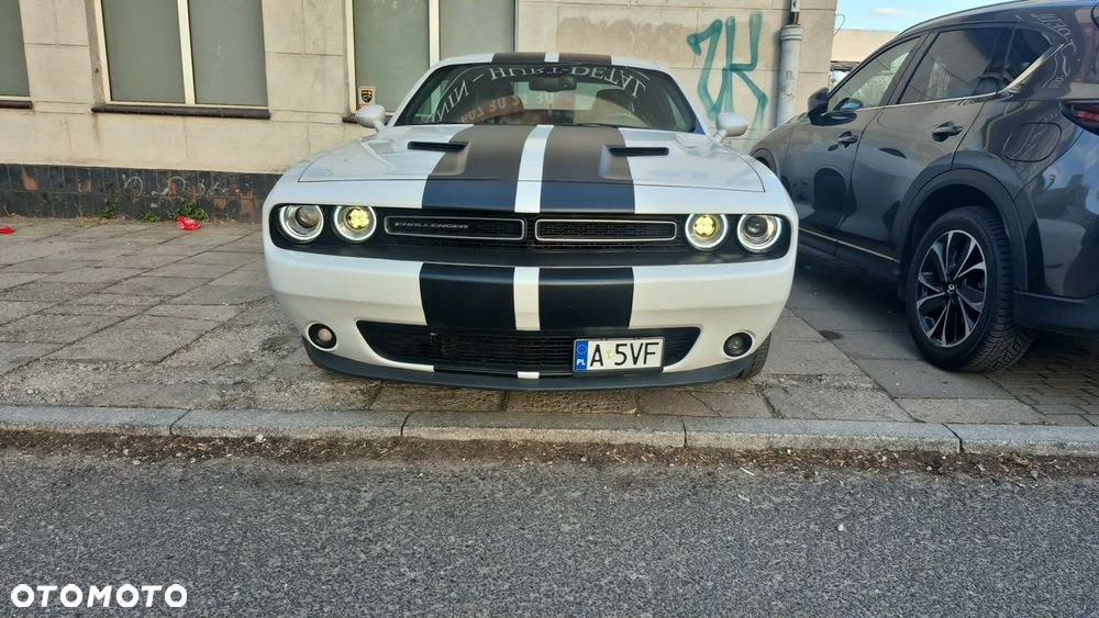 Dodge Challenger - 8