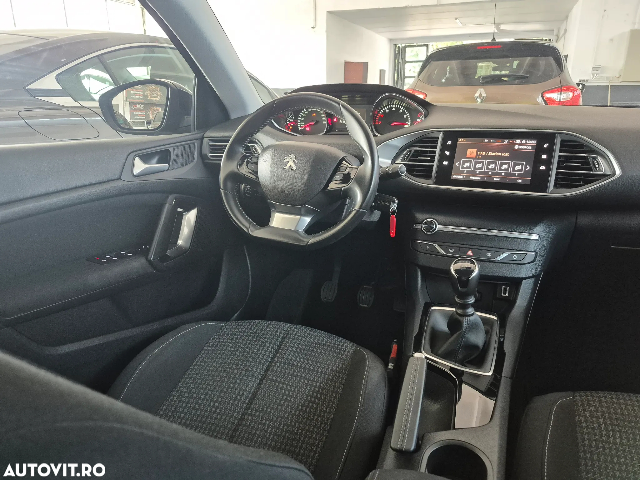 Peugeot 308 1.2 L PureTech Turbo S&S Allure - 4