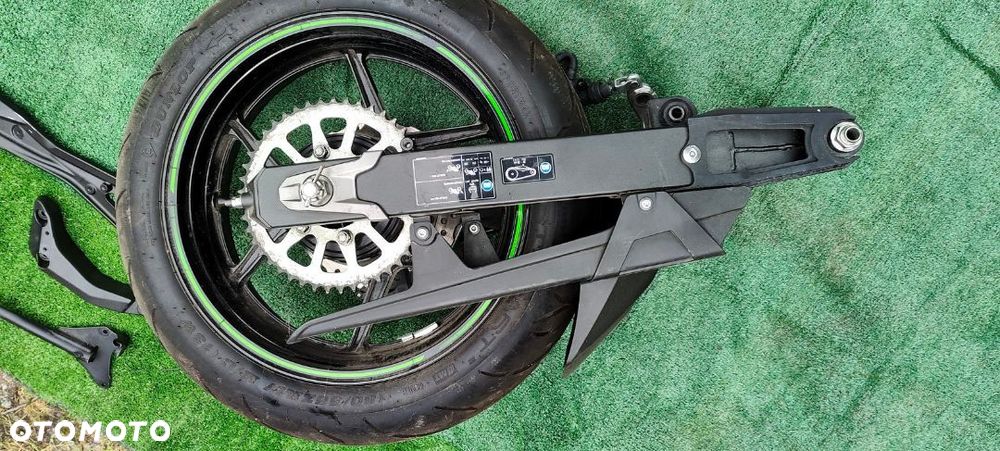 KAWASAKI Z800 Owiewka Siedzenie Koło Felga Pompka Hamulca Ośka Ogon - 16