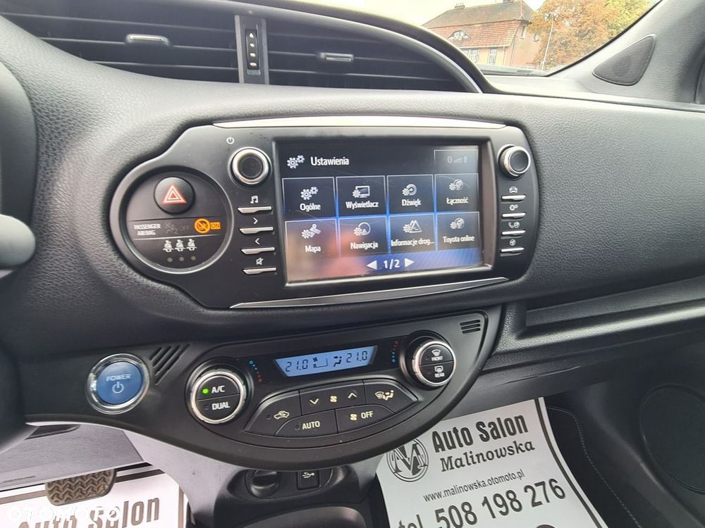 Toyota Yaris Hybrid 100 Premium - 17